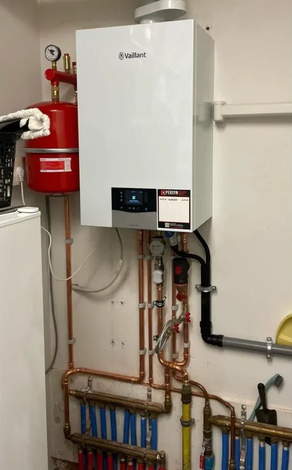 Vaillant-wandketel met expansievat en collectoren voor vloerverwarming